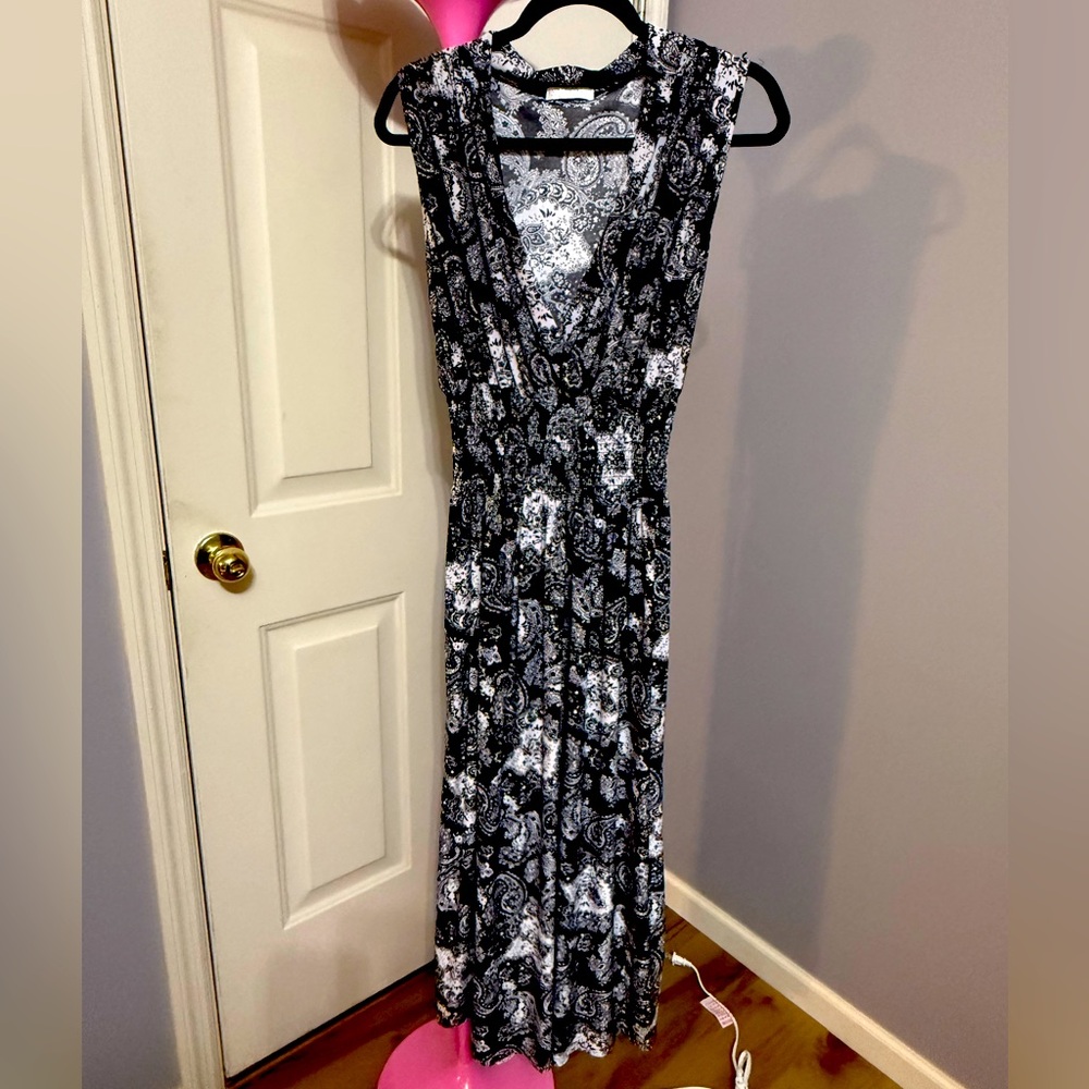 Chic Black and White Paisley Maxi Dress